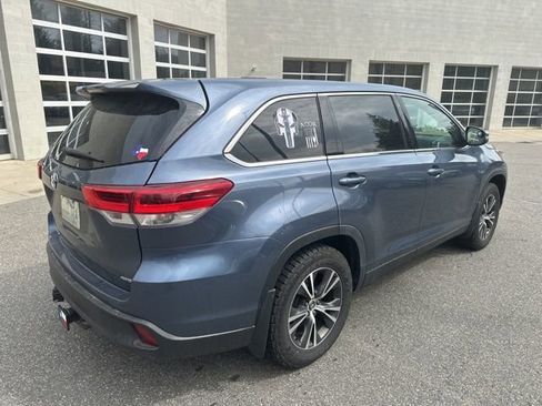 Used 2019 Toyota Highlander LE image 4