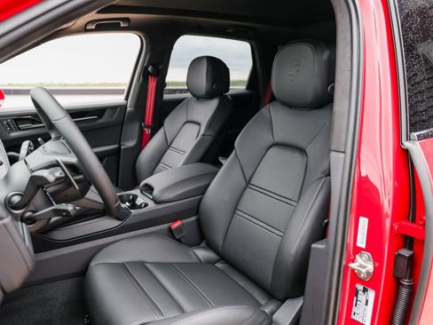 New 2025 Porsche Cayenne GTS image 5