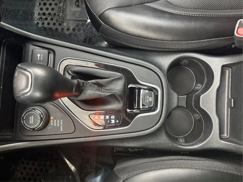 Used 2022 Jeep Cherokee Limited w/ Mopar Interior Package image 22