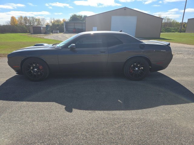 Used 2015 Dodge Challenger R/T Plus RWD image 3