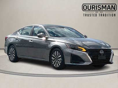 Used 2023 Nissan Altima 2.5 SV w/ SV Premium Package
