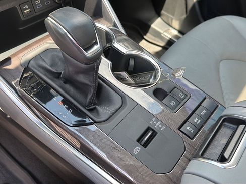 Used 2022 Toyota Highlander Platinum AWD/4WD image 29