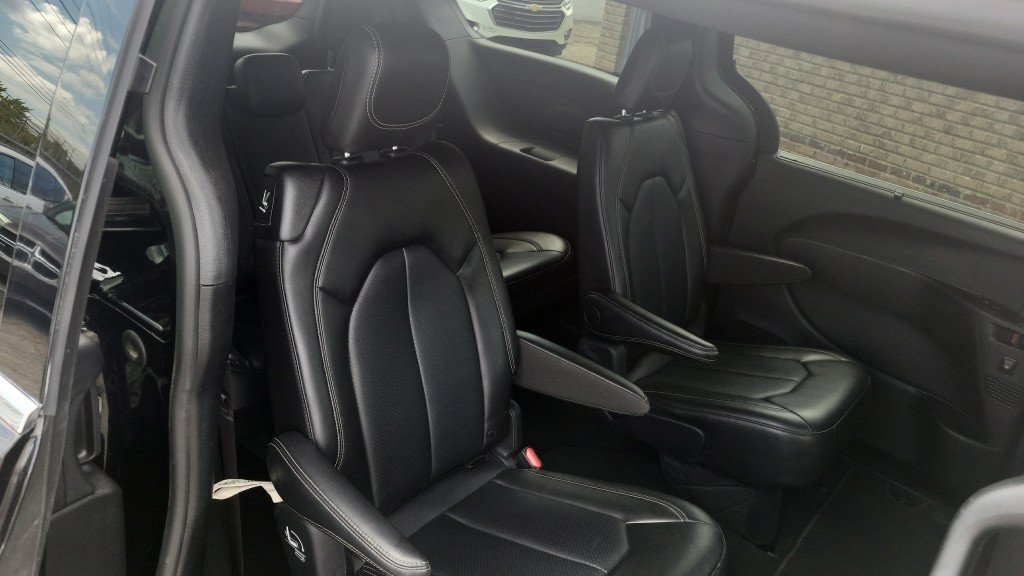 Used 2025 Chrysler Pacifica Select FWD image 20
