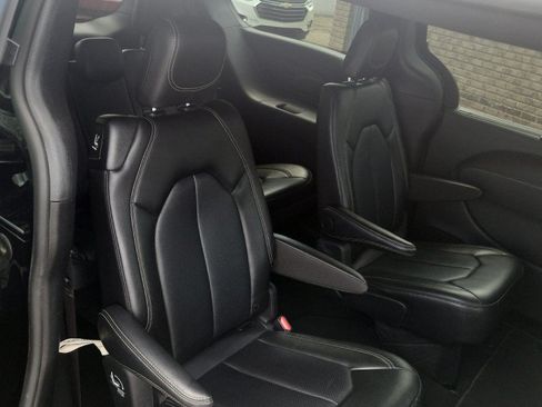 Used 2025 Chrysler Pacifica Select FWD image 20