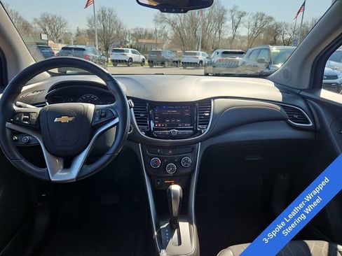 Used 2021 Chevrolet Trax LT w/ LT Convenience Package image 13