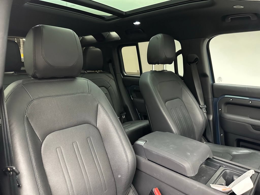 Used 2022 Land Rover Defender 110 S AWD/4WD image 4
