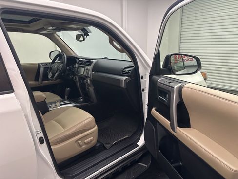 Used 2018 Toyota 4Runner SR5 Premium image 8