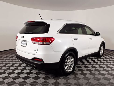 Used 2017 Kia Sorento LX FWD image 4