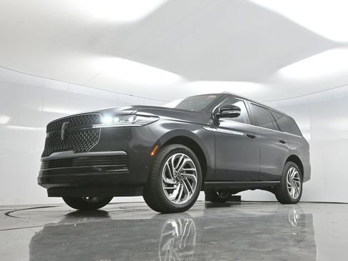 Used 2025 Lincoln Navigator Reserve AWD/4WD image 52