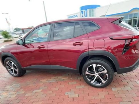 Used 2024 Chevrolet Trax RS FWD image 7