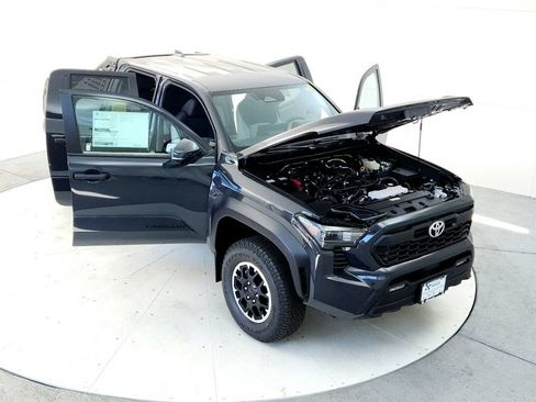 Used 2024 Toyota Tacoma TRD Off-Road w/ TRD Off Road Upgrade Package AWD/4WD image 17