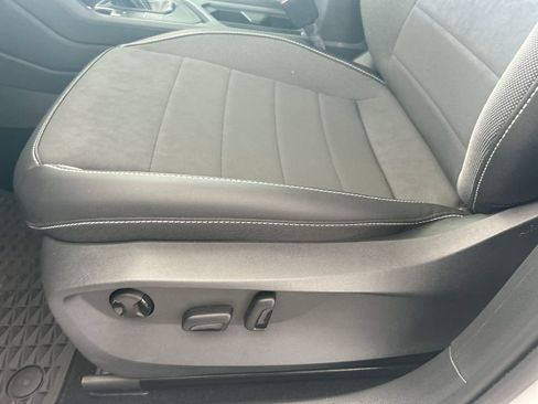 Certified 2023 Volkswagen Taos SE FWD image 12