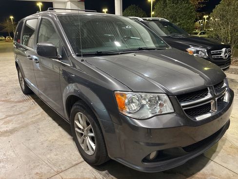 Used 2019 Dodge Grand Caravan SXT image 4