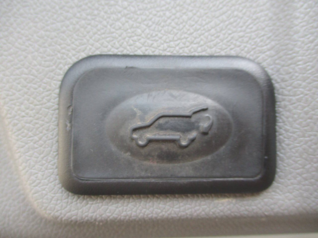 Used 2013 Chevrolet Traverse LTZ AWD/4WD image 24