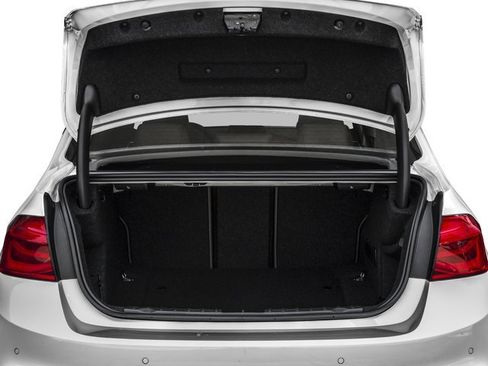 Used 2018 BMW 330i xDrive Sedan w/ Premium Package image 15