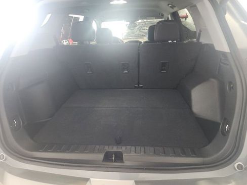 Used 2024 GMC Terrain SLE w/ Driver Convenience Package image 15