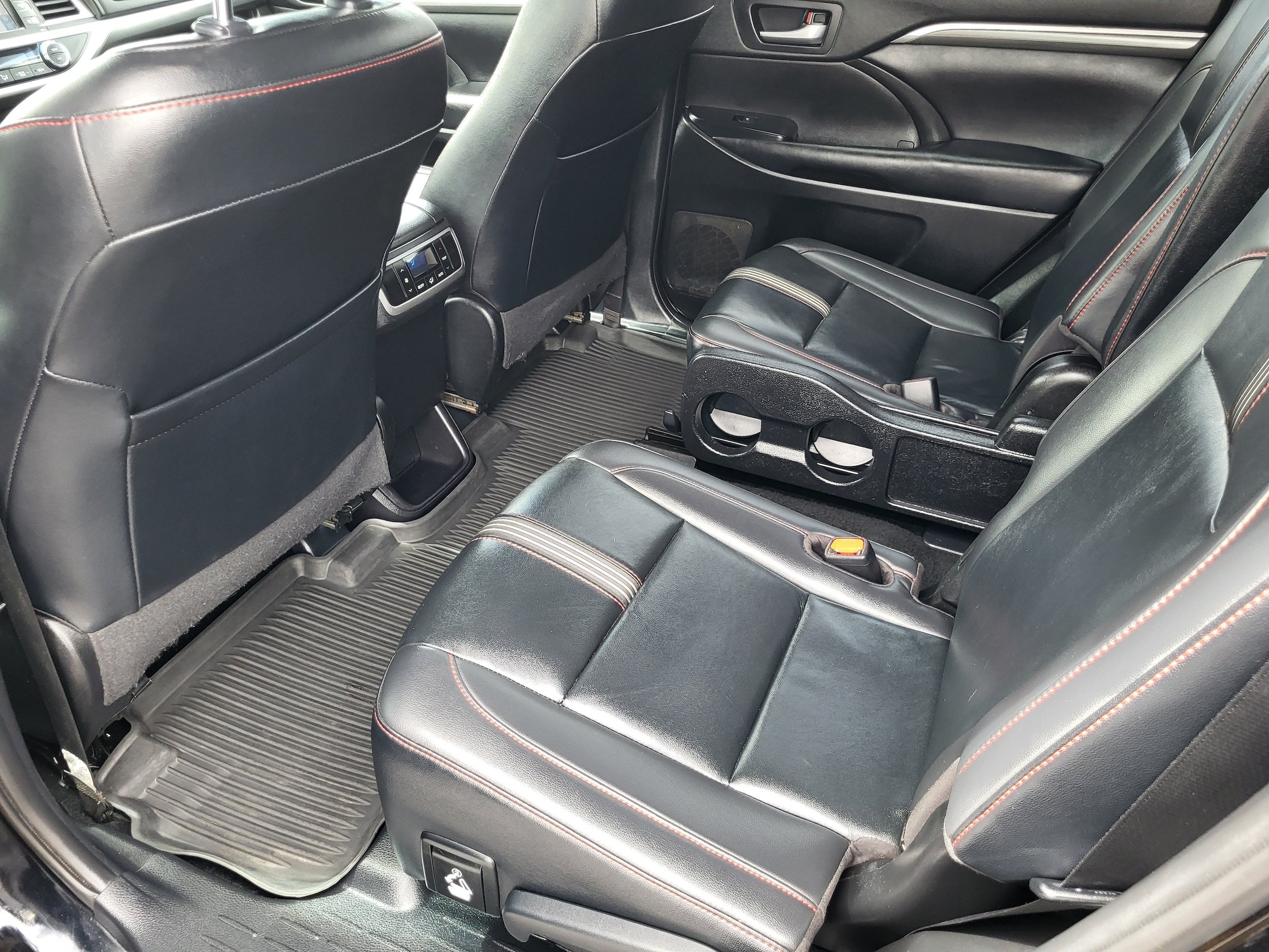Used 2019 Toyota Highlander SE AWD/4WD image 11