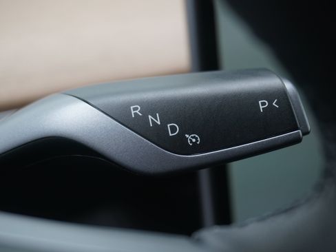 Used 2023 Tesla Model Y Long Range AWD/4WD image 22