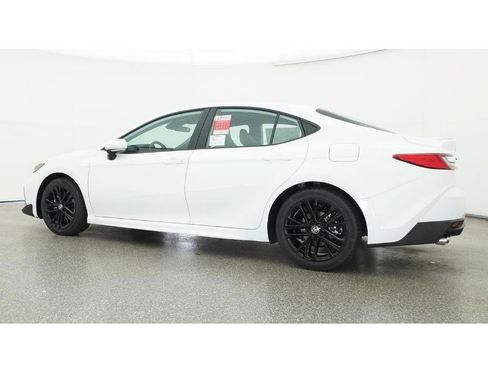 Used 2026 Toyota Camry SE FWD image 20