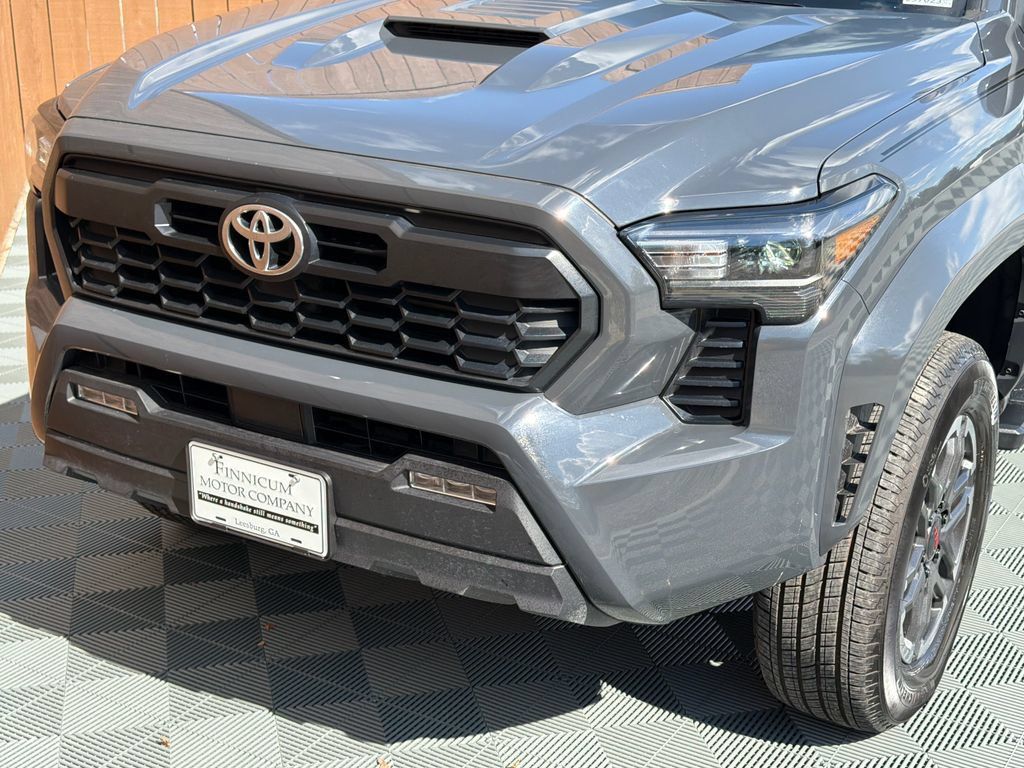 Used 2025 Toyota Tacoma TRD Sport AWD/4WD image 17