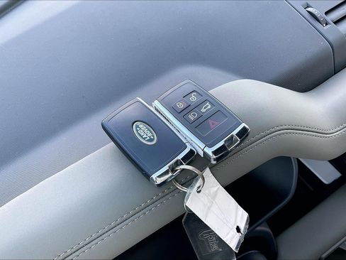 Used 2025 Land Rover Defender 90 X-Dynamic SE AWD/4WD image 14