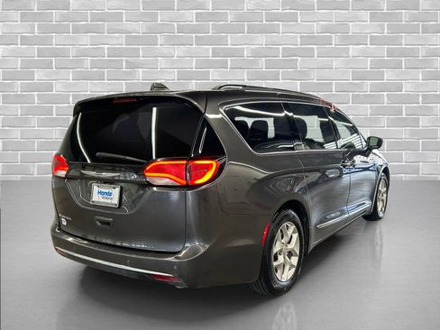 Used 2019 Chrysler Pacifica Touring-L Plus w/ Tire & Wheel Group image 5