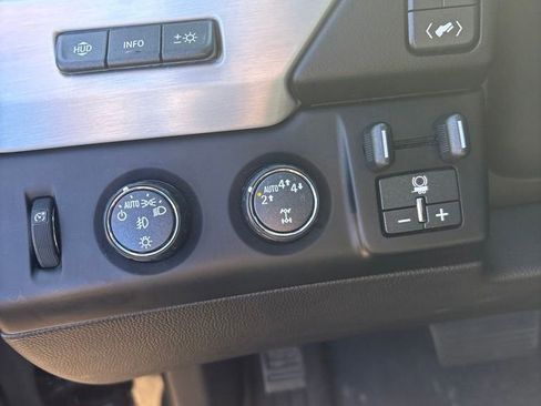Used 2019 GMC Yukon SLT w/ Graphite Performance Edition AWD/4WD image 2
