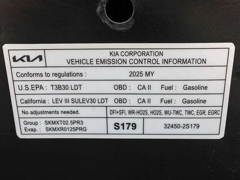 Used 2025 Kia Sportage EX FWD image 28