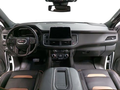 Used 2023 GMC Yukon XL AT4 AWD/4WD image 9