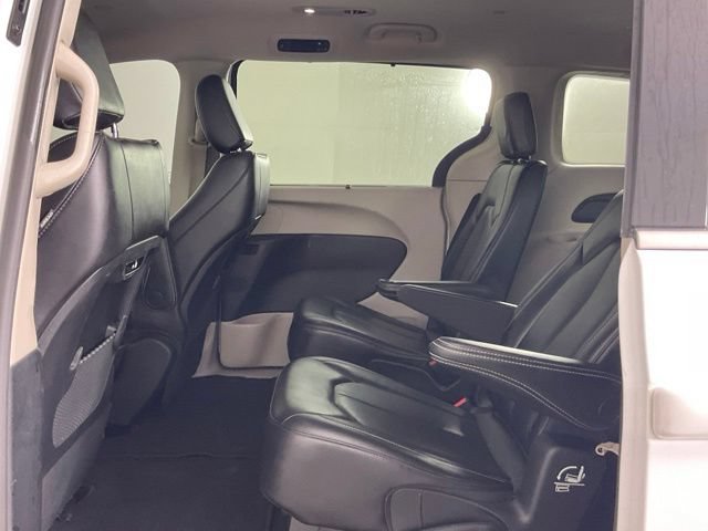 Used 2023 Chrysler Pacifica Touring-L FWD image 15