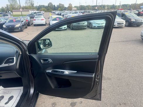 Used 2018 Dodge Journey SE w/ Connectivity Group image 16