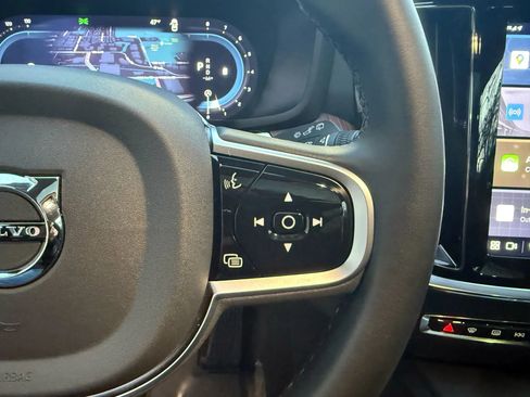 Used 2025 Volvo V60 B5 Cross Country Plus image 16