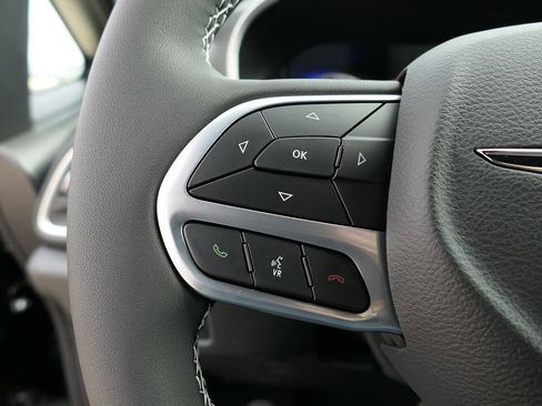 New 2026 Chrysler Pacifica Select FWD image 11