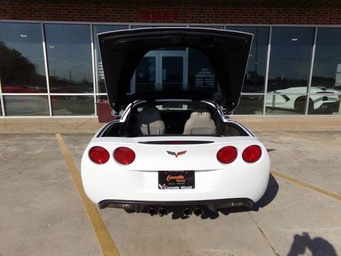 Used 2010 Chevrolet Corvette Coupe w/ Preferred Equipment Group RWD image 11