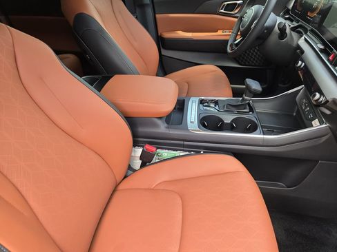 New 2026 Kia Carnival EX FWD image 11