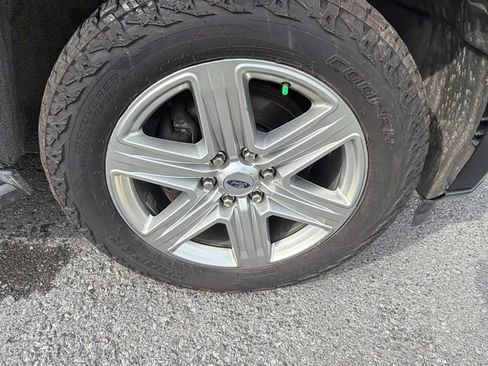 Used 2019 Ford Expedition XLT w/ Equipment Group 202A AWD/4WD image 14