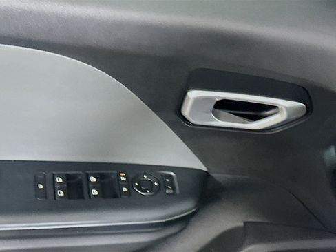 Used 2025 Kia K4 LXS image 15