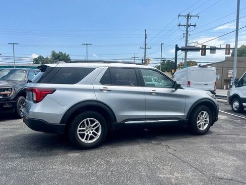 Used 2025 Ford Explorer Active AWD/4WD image 8