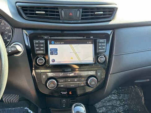 Used 2017 Nissan Rogue SV w/ SV Premium Package AWD/4WD image 17