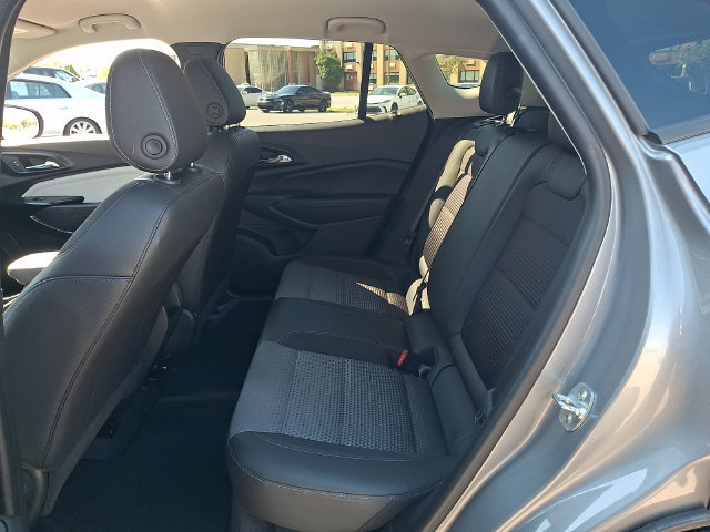 Used 2025 Chevrolet Trax LT FWD image 10