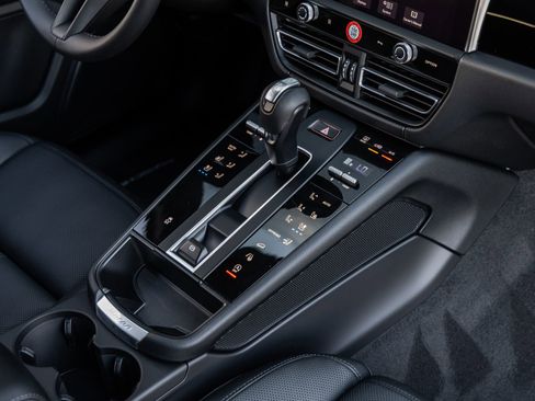 Certified 2026 Porsche Macan AWD/4WD image 50