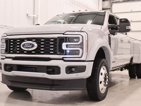 New 2026 Ford F450 Platinum w/ FX4 Off-Road Package image 4