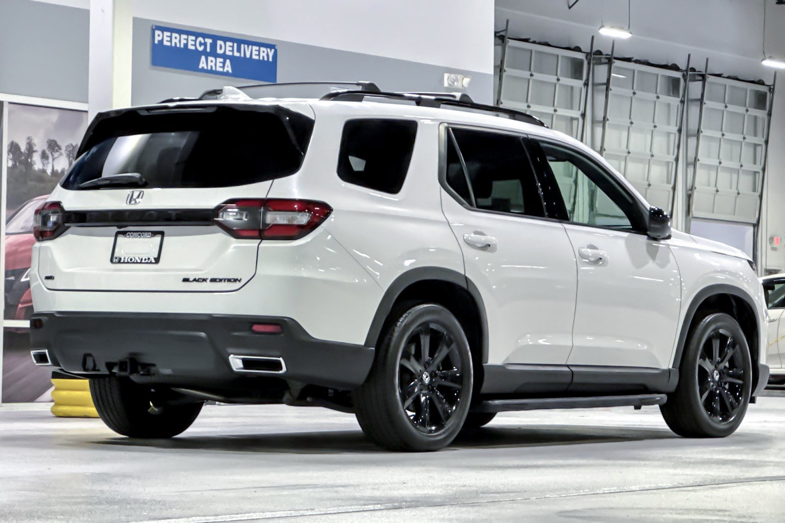 Used 2025 Honda Pilot Black Edition image 9