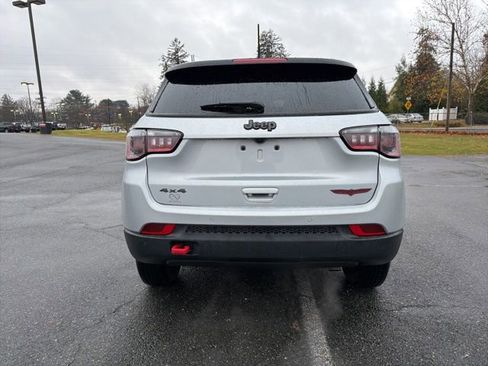 Used 2024 Jeep Compass Trailhawk image 7