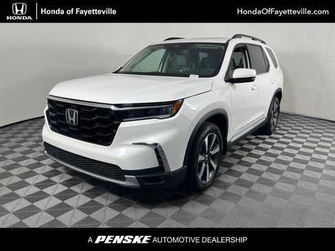 Certified 2025 Honda Pilot Touring image 1