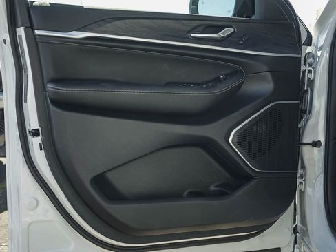 New 2026 Jeep Grand Cherokee L Limited image 21