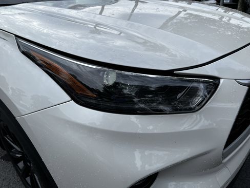 Used 2021 Toyota Highlander XLE AWD/4WD image 13