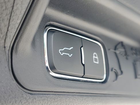 Used 2025 Ford Explorer Active RWD image 10