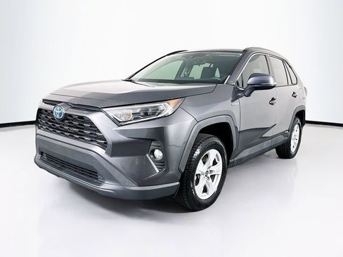 Used 2021 Toyota RAV4 XLE w/ Convenience Package image 3