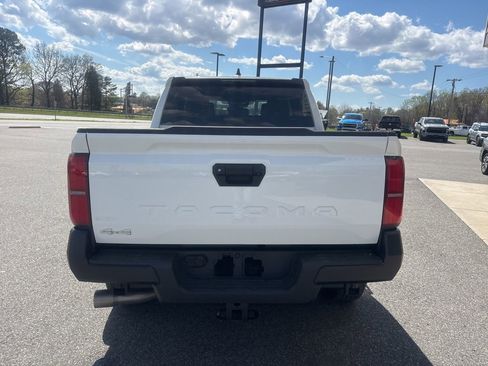 Used 2024 Toyota Tacoma SR image 7